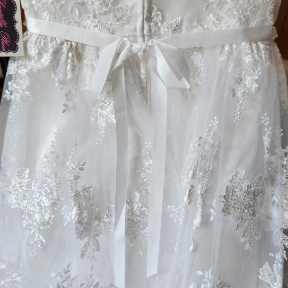 Chantilly Place Girls Formal, Jr. Bridesmaid Dresses, Size 10 White - Picture 10 of 15